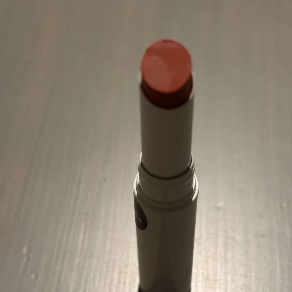 OHII Lip Smudge in Cream color Scorpio